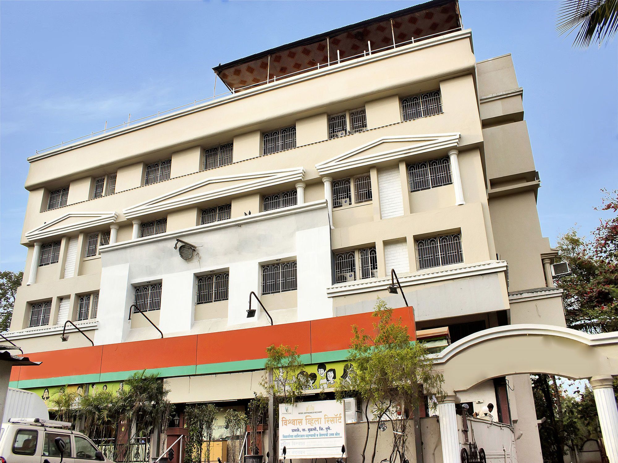 Fabhotel Nandanvan 3*